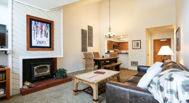 Aspen Creek 311 Walk to Eagle Lodge, Log Burning Fireplace, Great Complex Amenities by RedAwning, Забронировать Апартаменты/квартира Отели Маммот-Лейкс с бассейном, Бассейн
