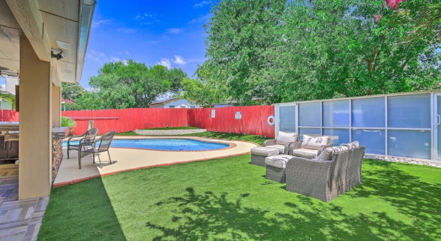 San Antonio Oasis w/ Hot Tub, Pool & Outdoor Bar!, Rezerwuj Dom wakacyjny San Antonio Bexar County