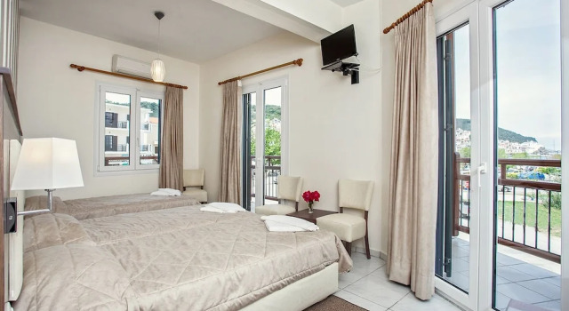Трёхместный номер Standard с балконом и с видом на город Akti Fine Rooms