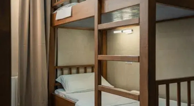 Кровать в общем номере (мужской номер) Hostel INN PETRELLA