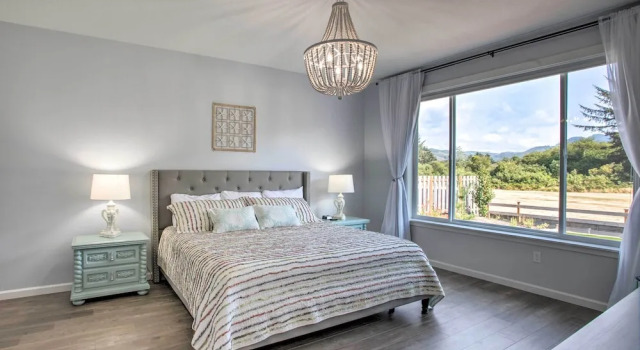 Luxury Home on Golf Course: Walk to the Beach!, Rezerwuj Hotel Seaside North Oregon Coast