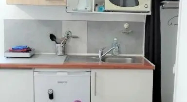Chambre 1 PERSONNE et STUDIO 1 personne Avec Entrée Libre et Salle de Bain Privée