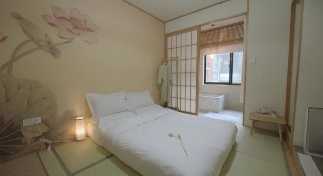 Номер Standard Shanghai Xintiandi Former French Historical Area Hotel
