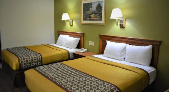 Четырёхместный номер Standard Bloomer Inn & Suites