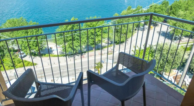 Семейный номер Standard с видом на озеро Hotel Casa Marinella