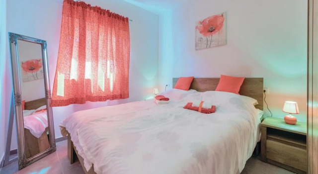 Stunning Home in Novigrad With Wifi and 2 Bedrooms, Забронировать Отель Отели Новиград 3 звезды, 3*