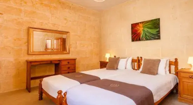 Naduri - 3 bedrooms (sleeps 7 + 2 kids) Nadur village