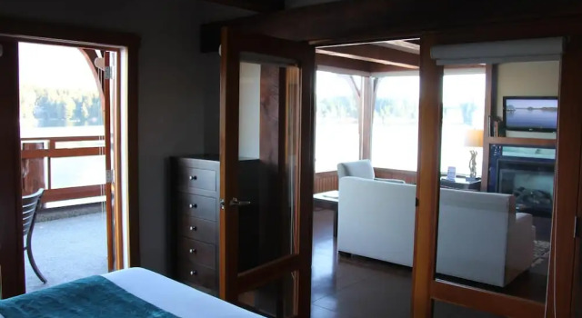 Safe Harbour Suite, Забронировать Отель Отели Уклуэлет 4 звезды, рядом с Huu-Mees-Ma-As Native Art Gallery, 4*
