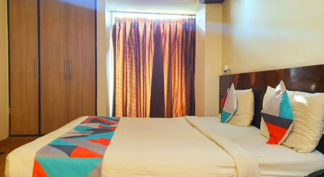 Двухместный номер Executive Merriment Hotel Sec 31