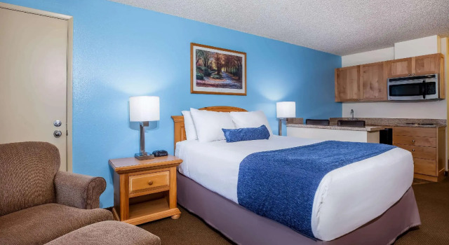 Двухместный Studio Suite с видом на реку Baymont by Wyndham Yakima Riverfront