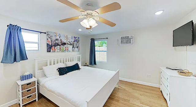 New Listing! Chic Delray Beach Studio Bedroom Cottage, Забронировать Дом для отпуска Виллы Делрей-Бич, рядом с Old School Square Cultural Arts Center, Вилла
