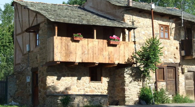 Casa Aurora, Book Hotel Bembibre 