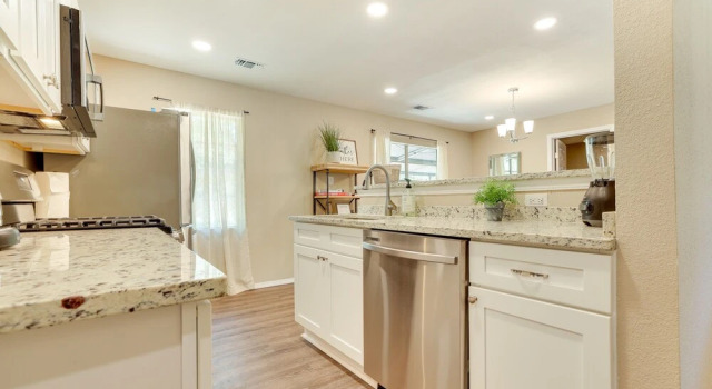 Коттедж с 4 комнатами 9 Mi to Downtown: Home w/ Deck in San Antonio