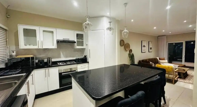 Apartment Stunning 2 bed With Pool - 2275