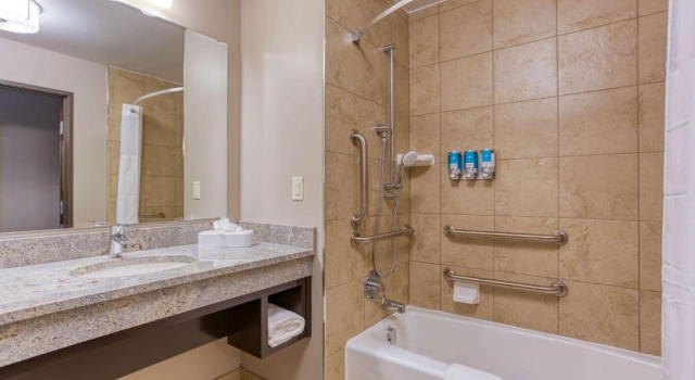 Номер Superior Drury Inn & Suites Cincinnati Northeast Mason