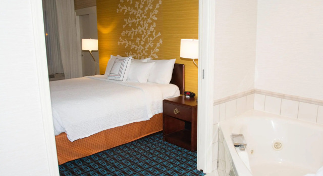 Двухместный люкс Presidential c 1 комнатой Fairfield Inn & Suites Butler