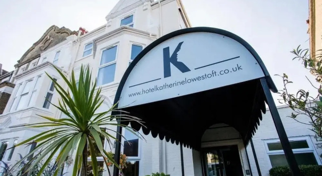 HK Rooms - Self Catering Serviced Rooms, Book Hotel Hoteller i Lowestoft med parkering, Parkering