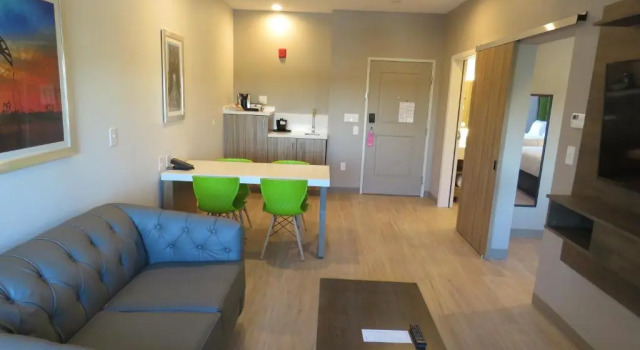 Четырёхместный люкс c 1 комнатой Wyndham Garden College Station