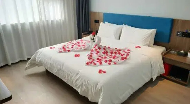 7Days Inn Hotel (Hebi Railway Station Qibin Avenue), Book Hotel Hebi Henan