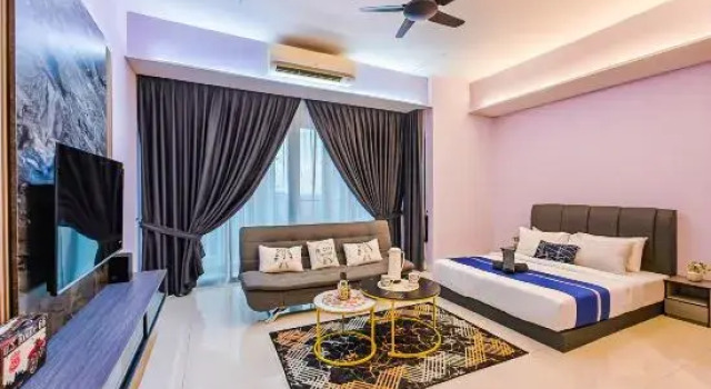 Люкс с балконом Grand Medini Suites by RR JBcity