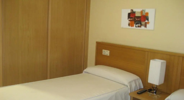 Pensión Residencia Caola, Book Hotel  