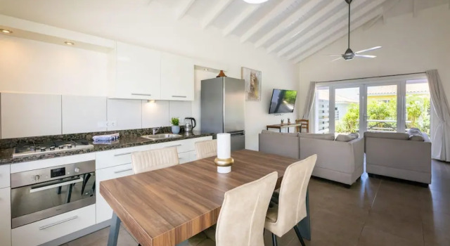 Charming 2BR Apt With Tropical Garden Pool