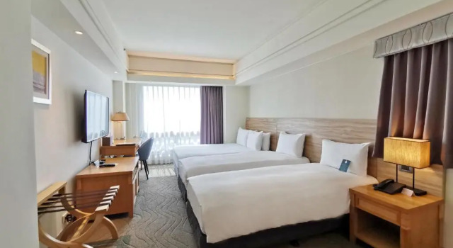 Четырёхместный номер Standard Azure Hotel
