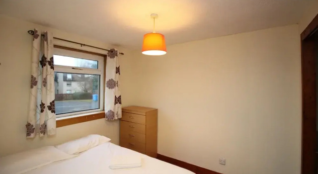 NEW 2BD Flat With Garden Views - West End Glasgow, Забронировать Отель Отели Glasgow & The Clyde Valley с парковкой, Парковка