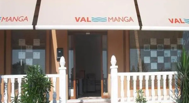 Кровать в общем номере с 2 комнатами Apartamentos Turísticos Isla Grosa