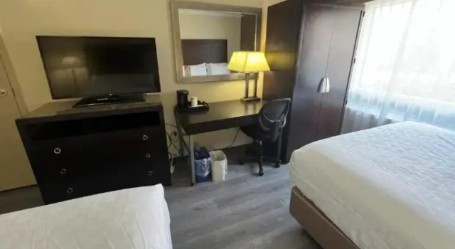 Четырёхместный номер Standard Quality Inn Saint-Jean-sur-Richelieu