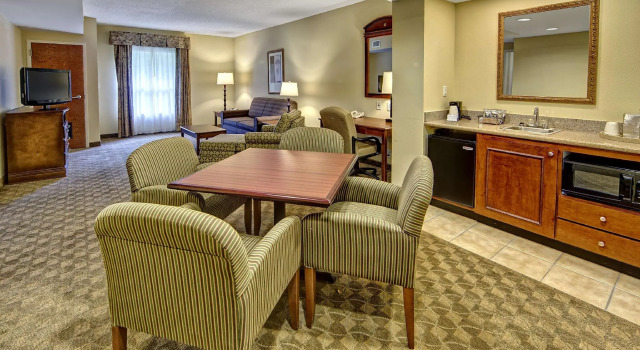 Двухместный люкс Hampton Inn & Suites Cashiers - Sapphire Valley
