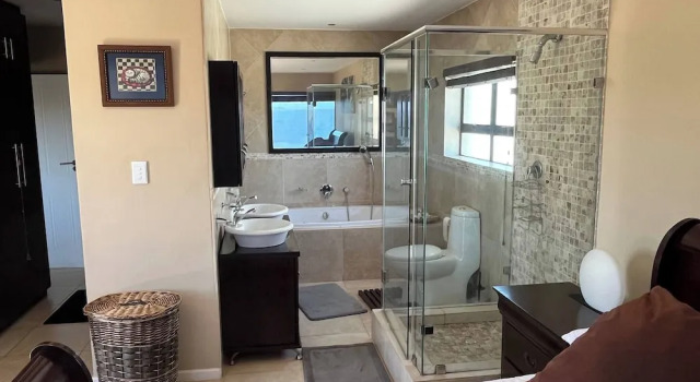 Whispering Waves - Serene Langebaan Getaway With Breathtaking Views