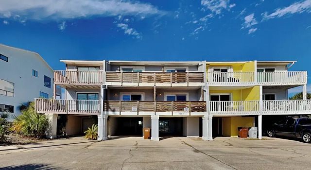 Grande Belle by Southern Vacation Rentals, Забронировать Дом для отпуска Отели Наварр с парковкой, рядом с Navarre Beach Fishing Pier, Парковка