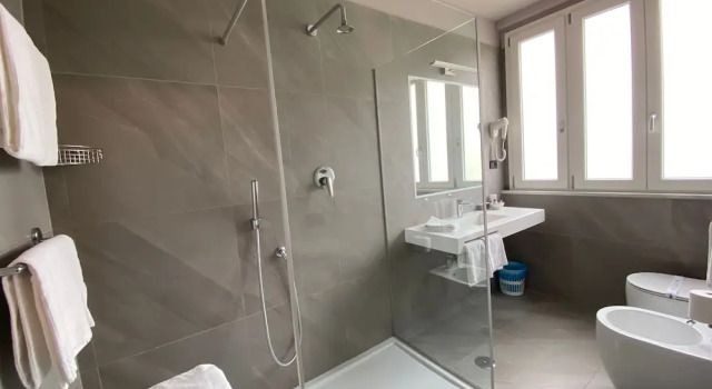 Трёхместный номер Mediterraneo Palace Hotel