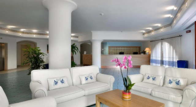 Cala Della Torre Resort, Забронировать Курортный отель Отели Синискола с парковкой, Парковка