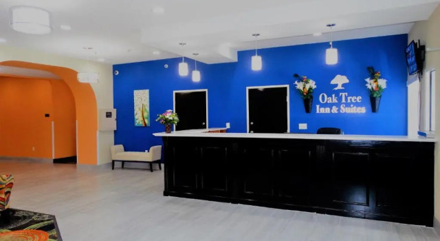 Oak Tree Inn & Suites