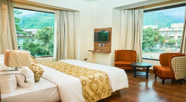 Семейный номер Standard с 2 комнатами с видом на горы Ganpati Hotel Katra