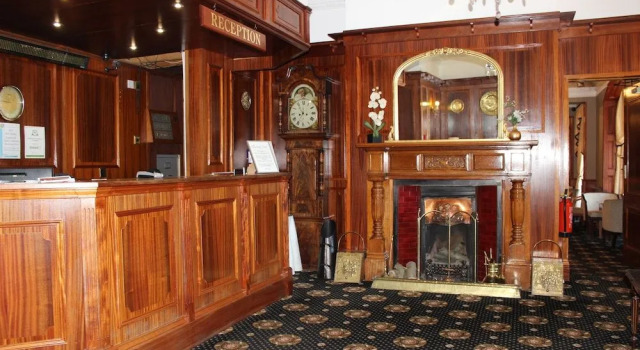Revelstoke Hotel, Забронировать Отель Отели Восточного райдинга Йоркшира с парковкой, Парковка