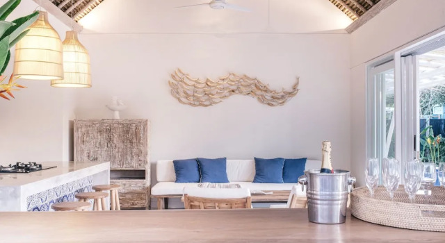 Lanussa Hill Villa, Забронировать Вилла Отели Лембонган с парковкой, рядом с Gala-Gala Underground House, Парковка