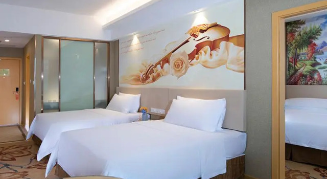Люкс Vienna International Hotel Haikou East High Speed Railway Station
