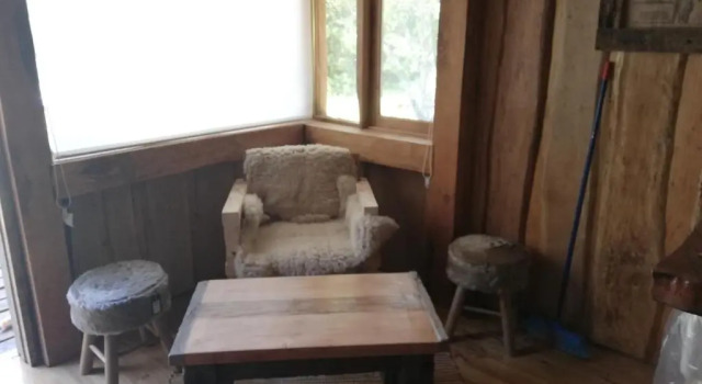 Wonderful Rustic Cabin 2, With Native Logs, on the Banks of the Trancura River, Rezervovat Hotel Hotely v Araucanía s parkováním, Parkování
