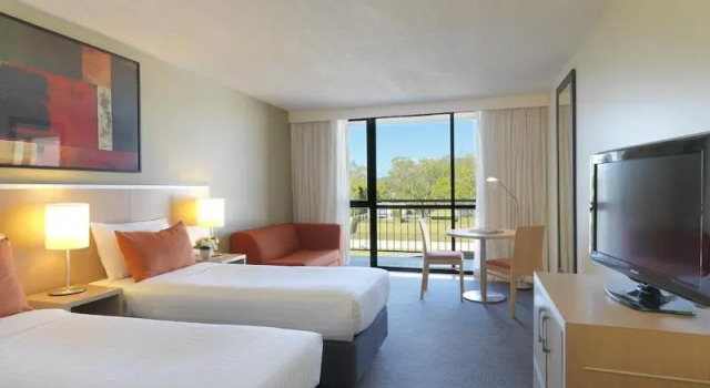 Семейный номер Standard с балконом Mercure Rockhampton