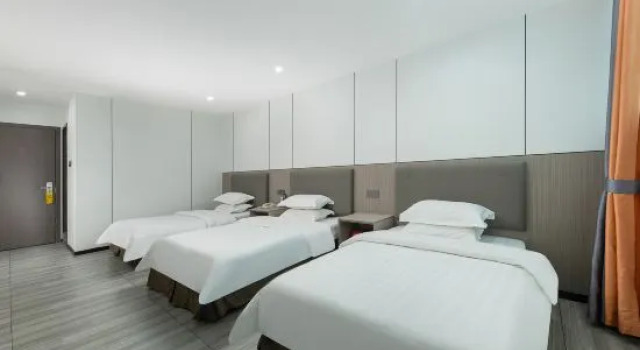 Трёхместный номер Standard Good East Hotel
