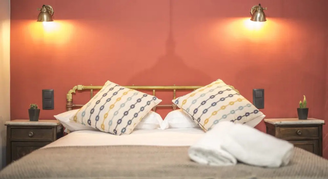 Manuel de La Capilla, Book Hotel Cambil 