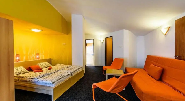 Hostel Bisport Týnec Nad Sazavou, Rezerwuj Hostel Hotele w Central Bohemia z parkingiem, Parking