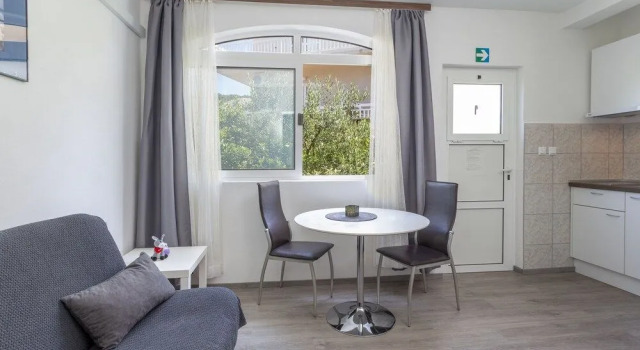 Apartments Milka, Забронировать Апартаменты/квартира Хвар Остров Хвар, рядом с Galešnik Island