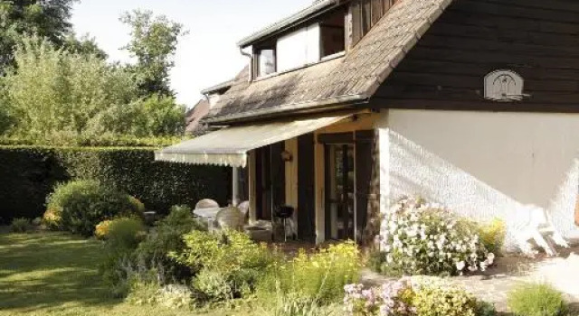 Lovely house with garden and terrasse near Annecy, Забронировать Отель Сейно Озеро Анси