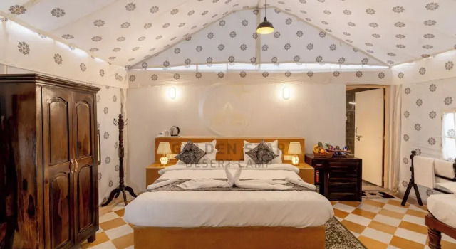 Тент c 1 комнатой с балконом и с видом на бассейн Golden Star Desert Camps & Resort