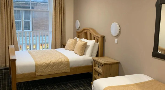 Royal Guest House, Забронировать Отель «постель и завтрак» Дингуолл Northern Highlands