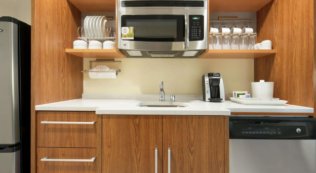 Четырёхместная студия Home2 Suites by Hilton Milwaukee Airport